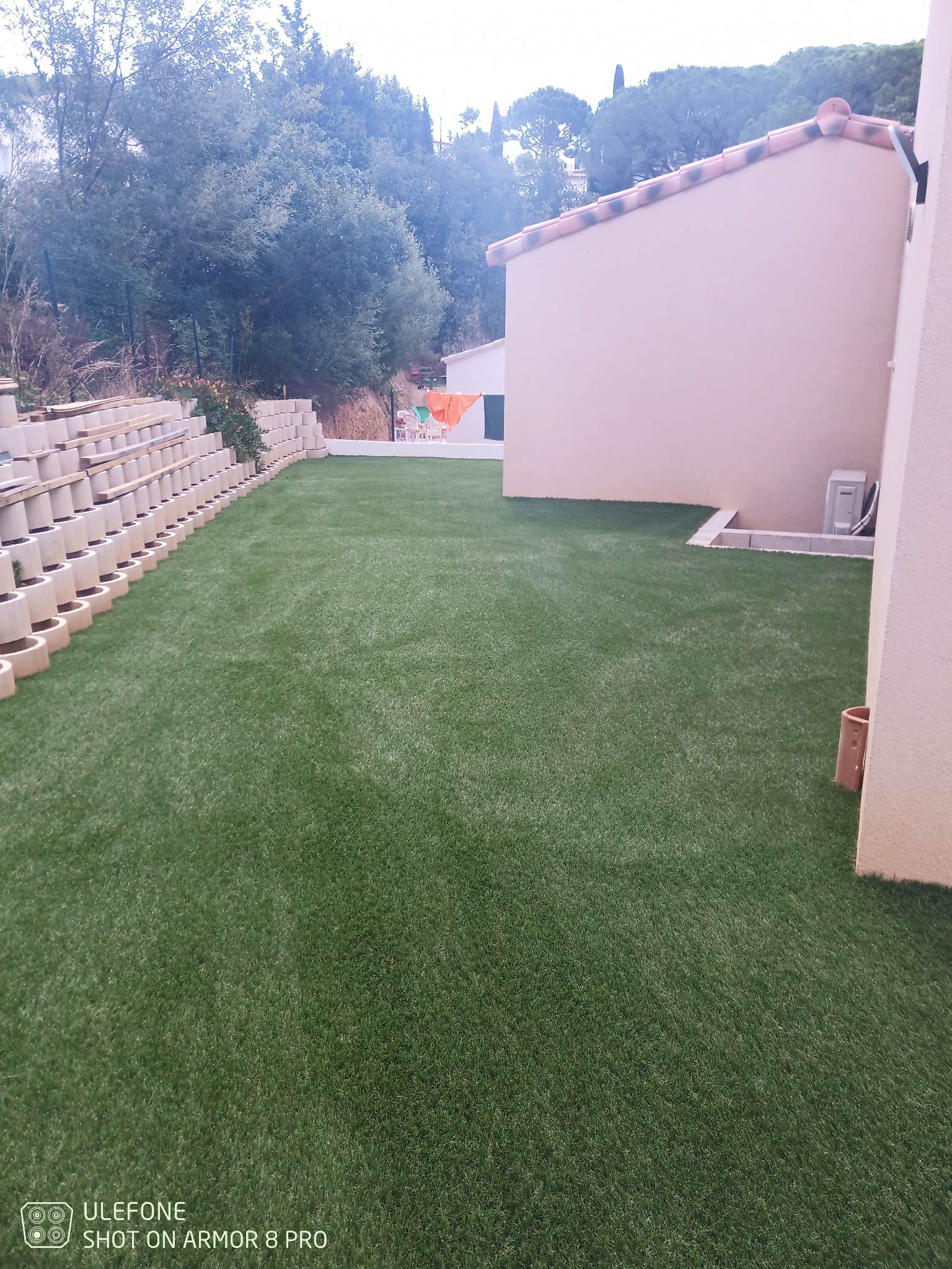 Daziano Services jardin - pose gazon synthétique - le Castellet